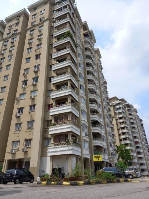The Nest - Cozy 3-Bedroom Condo, Shah Alam Dış mekan fotoğraf